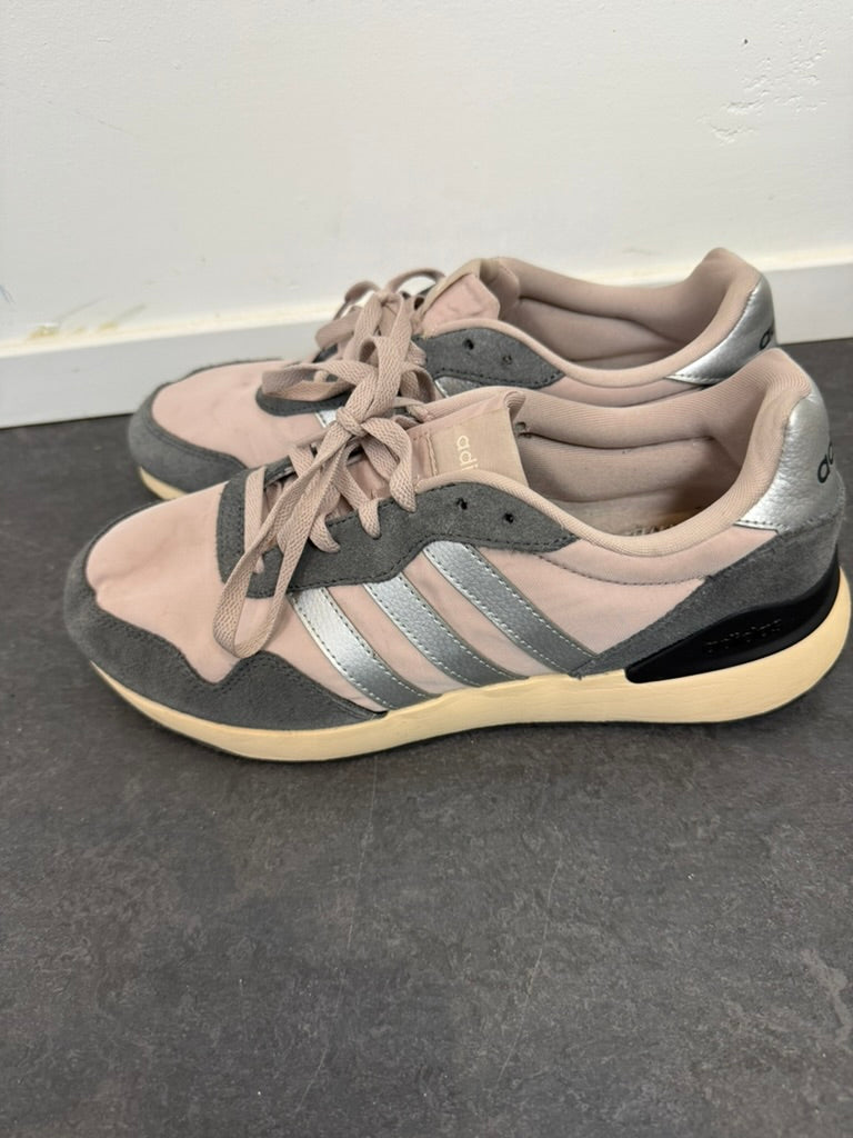 Adidas - Sneakers - lichtroze, suède neus en hiel, vetersluiting