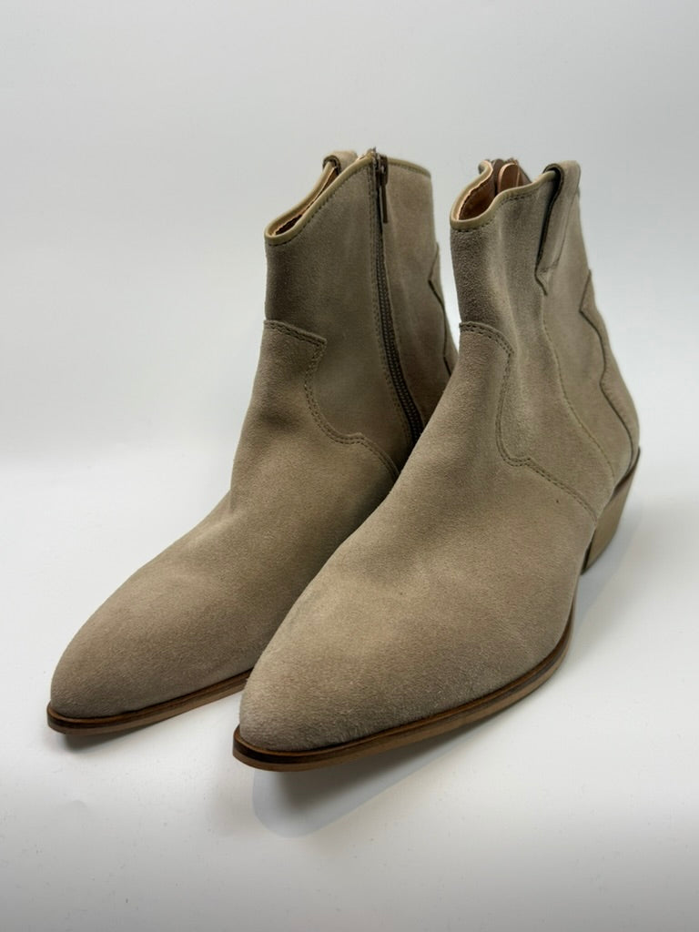 DWARS - Enkellaarsjes - beige, suède look, lage houten hak - maat 39