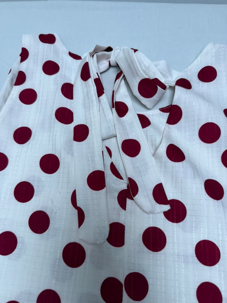 XOX - Jurk - wit met rode polkadots, mouwloos, striksluiting in de nek - M