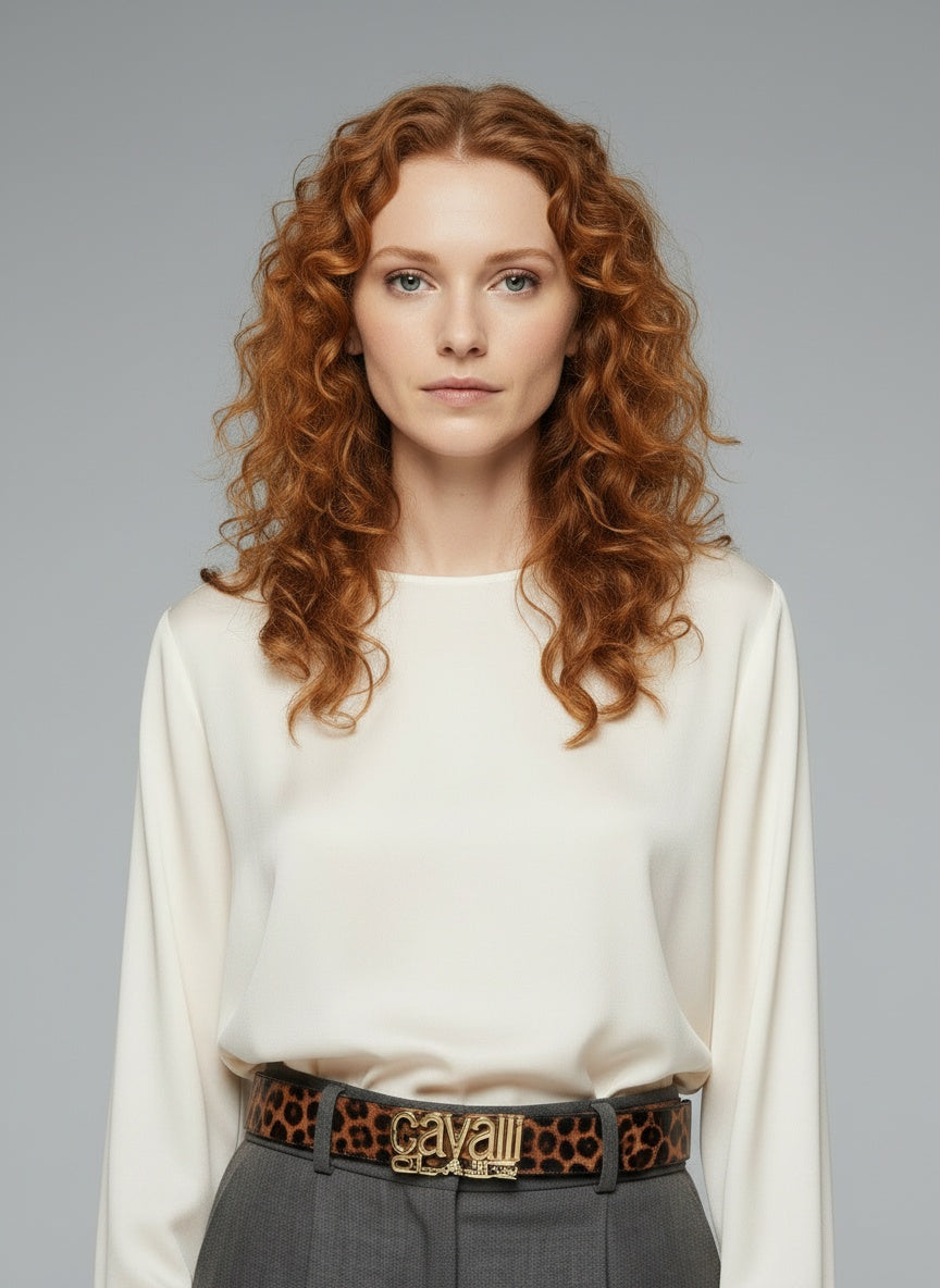 Close-up of the model wearing Cavaill Class riem maat 85 Bruin en zwart luipaard