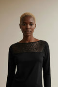 Close-up of the model wearing Ralph Lauren Top maat xs Zwart