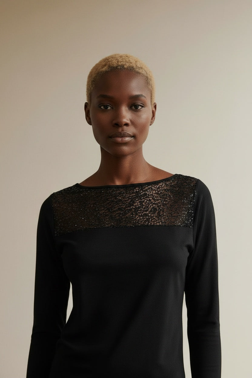 Close-up of the model wearing Ralph Lauren Top maat xs Zwart