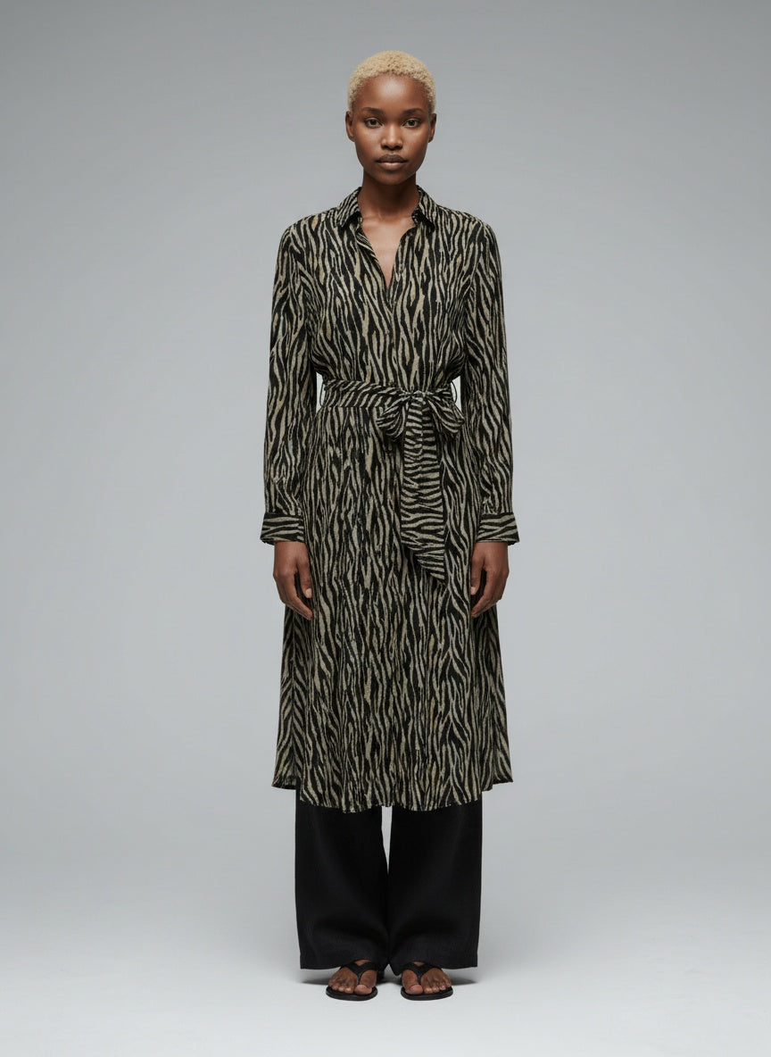 Full body view of the model wearing Garcia Jurk/Trui maat S groen, zwart