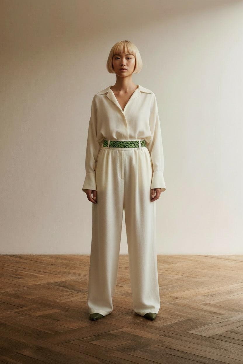 Full body view of the model wearing Marc Cain Sports riem