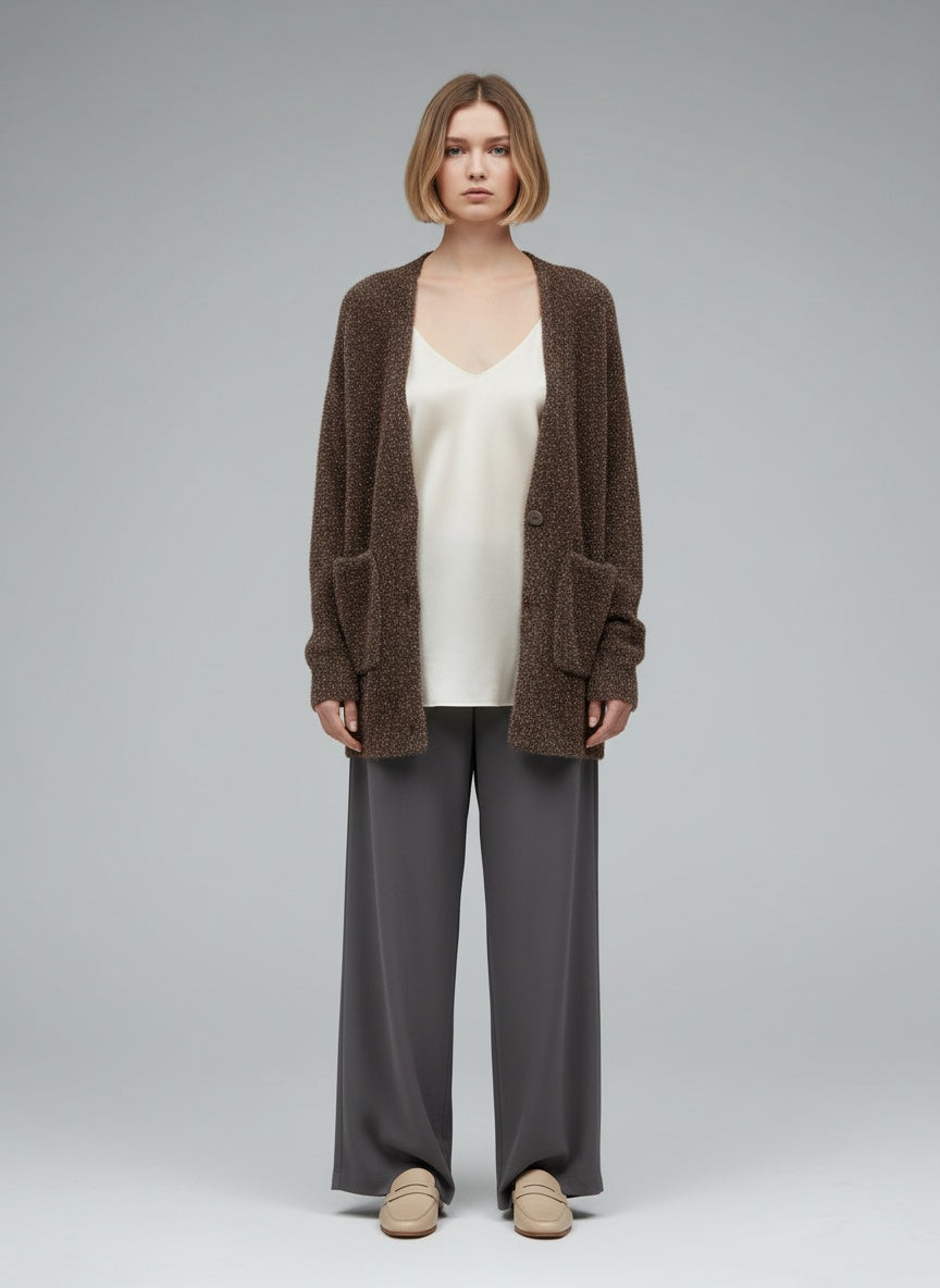 Full body view of the model wearing ESSENTIEL ANTWERP Vest maat S Bruin met goudkleurige glitters