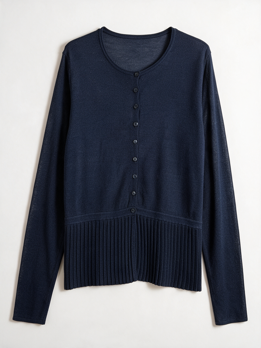 Donkerblauw vest van Uta Raasch met ronde hals en knopen, voorkant liggend