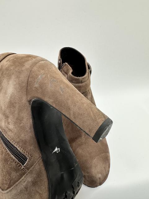 Begetti Suede enkellaarsjes Maat 40