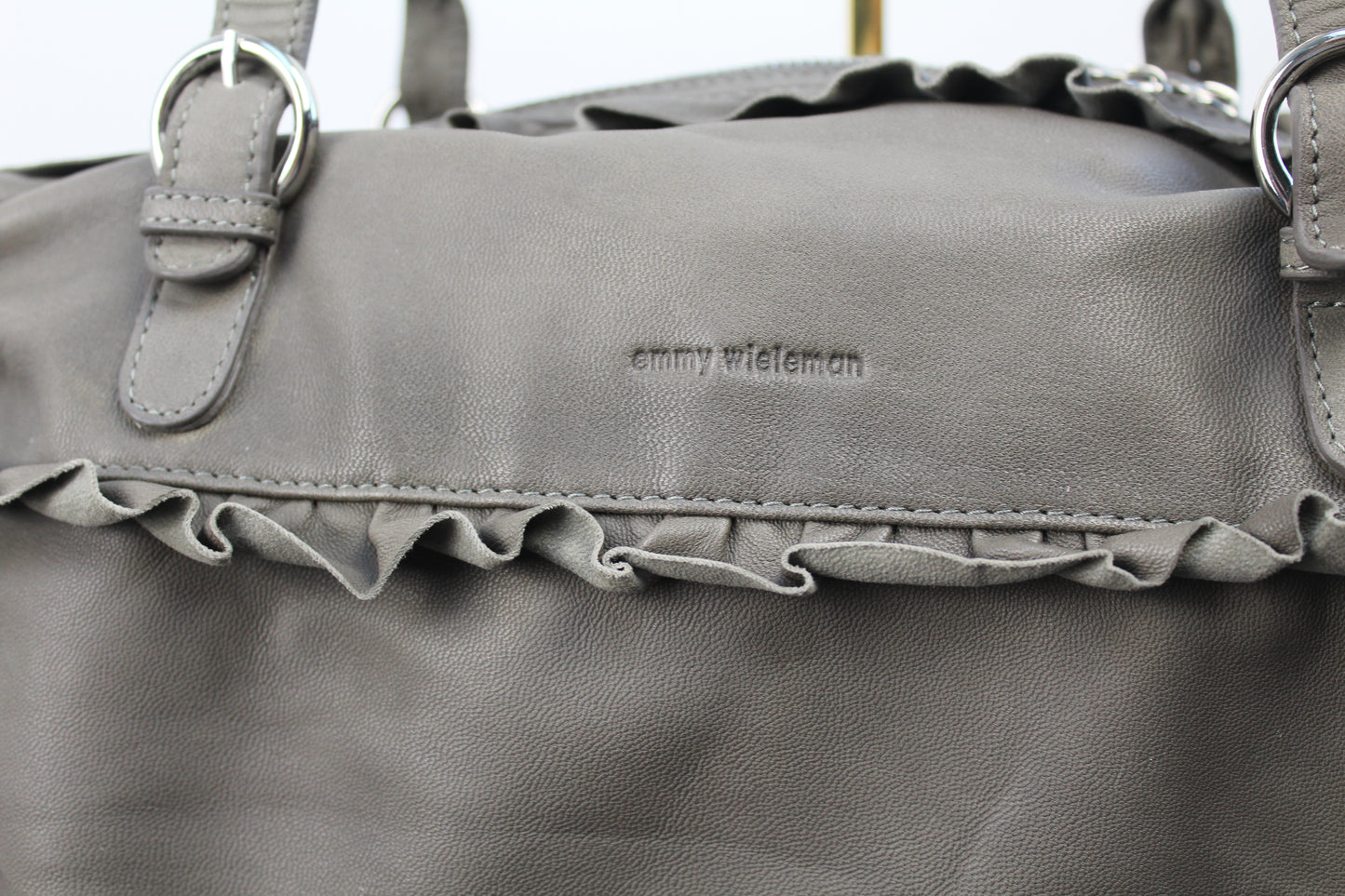 Emmy Wieleman schoudertas taupe echt leder
