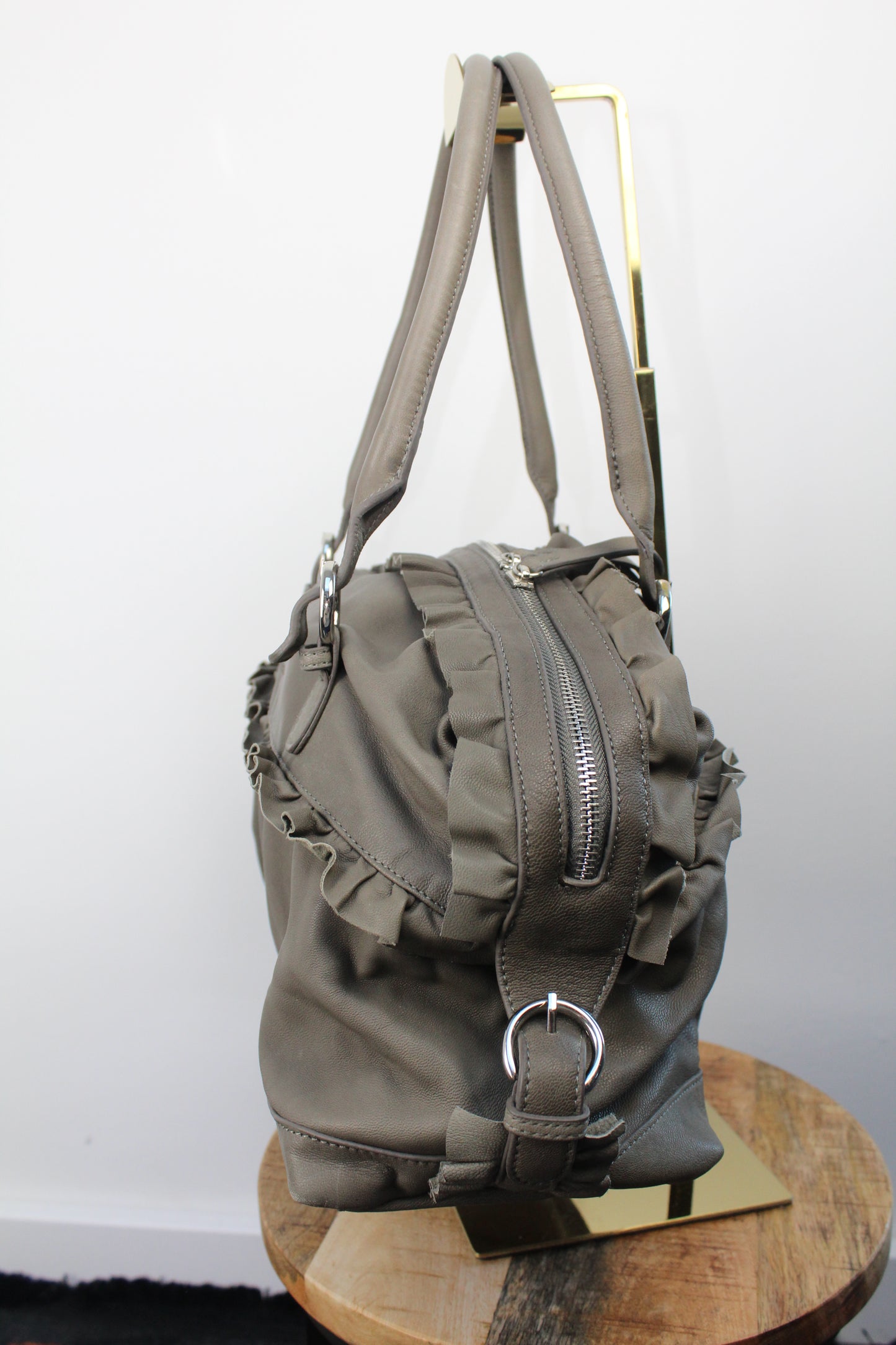 Emmy Wieleman schoudertas taupe echt leder