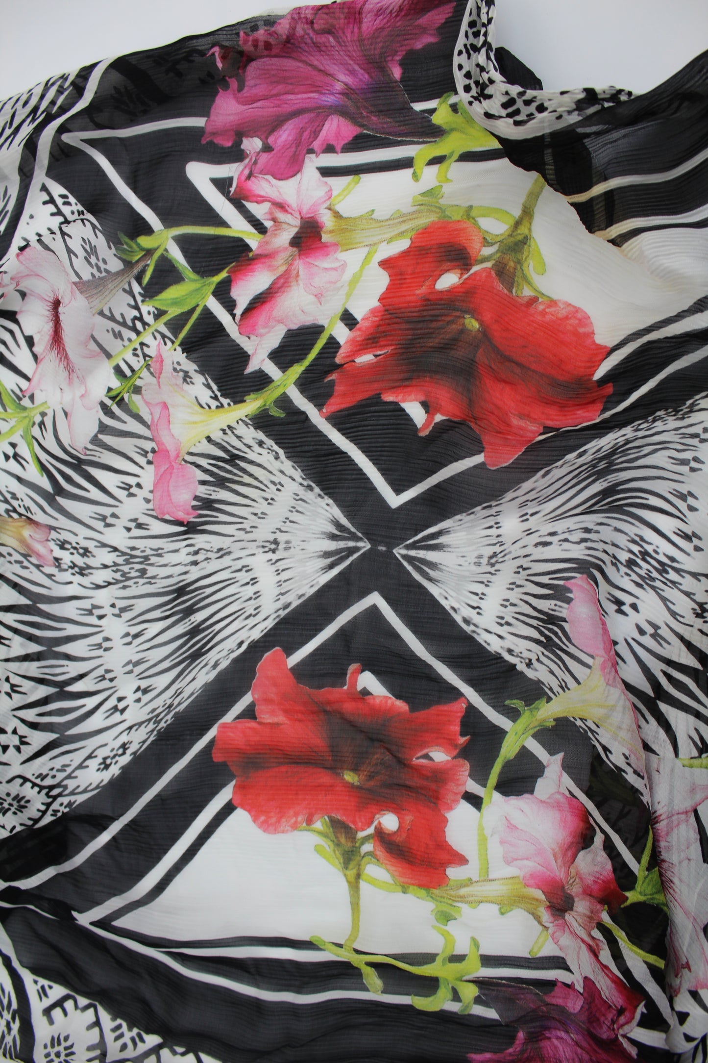 Cavalli sjaal zwart/wit gebloemd